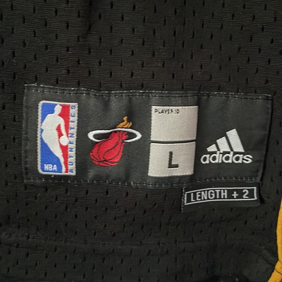 Miami Heat - Lebron James Jersey - Picture 4 of 5